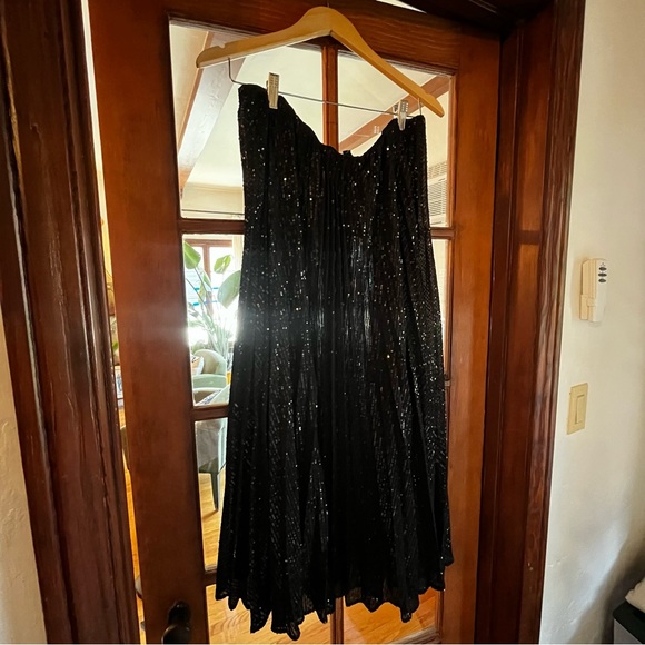 Banana Republic Black Pleated Sequin Midi Skirt Medium NWT - Picture 6 of 8